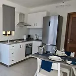 Апартаменты Malta Luxury Seafront Penthouse With Panoramic Views And Terrace In Mellieha Is-Sellum