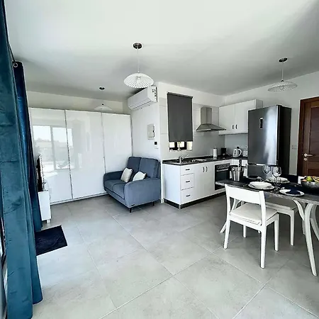 Апартаменты Malta Luxury Seafront Penthouse With Panoramic Views And Terrace In Mellieha *