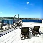 Malta Luxury Seafront Penthouse With Panoramic Views And Terrace In Mellieha Appartement *