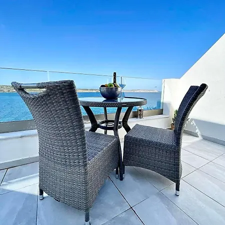 דירה Malta Luxury Seafront Penthouse With Panoramic Views And Terrace In Mellieha *