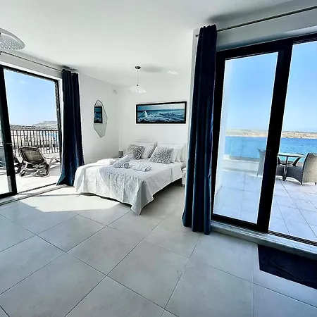 Malta Luxury Seafront Penthouse With Panoramic Views And Terrace In Mellieha *