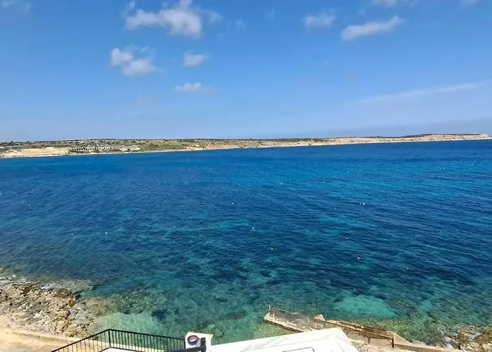 Malta Luxury Seafront Penthouse With Panoramic Views And Terrace In Mellieha