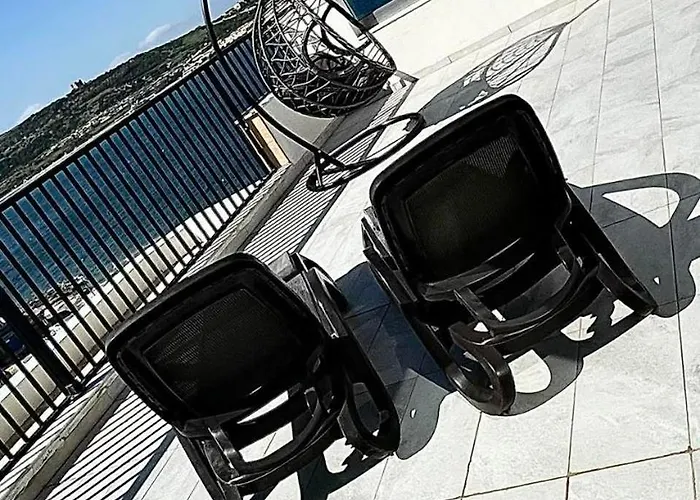 Malta Luxury Seafront Penthouse With Panoramic Views And Terrace In Mellieha Appartement