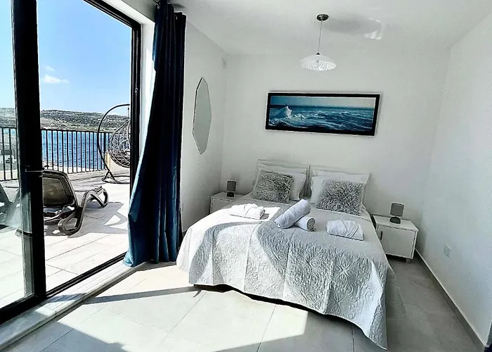 Malta Luxury Seafront Penthouse With Panoramic Views And Terrace In Mellieha Appartement *