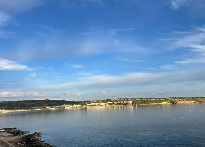 Appartement Malta Luxury Seafront Penthouse With Panoramic Views And Terrace In Mellieha